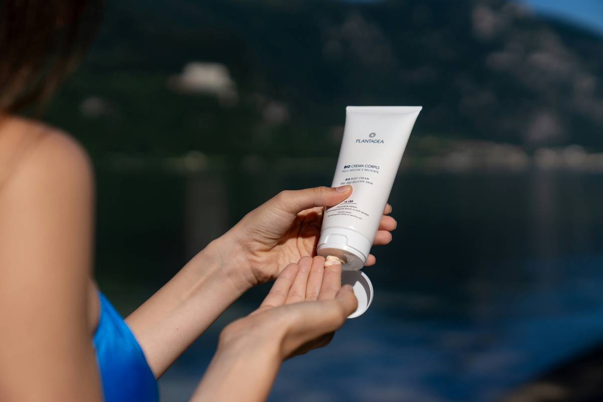 Infographic showing correct baby skincare routine order: cleanse → moisturize → sunscreen as final step